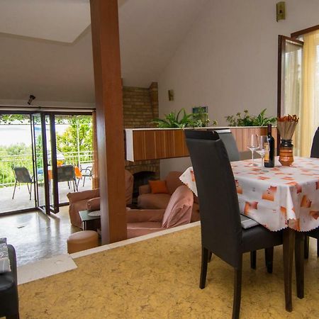 Vacation Home Mirjana Seget Vranjica Eksteriør bilde