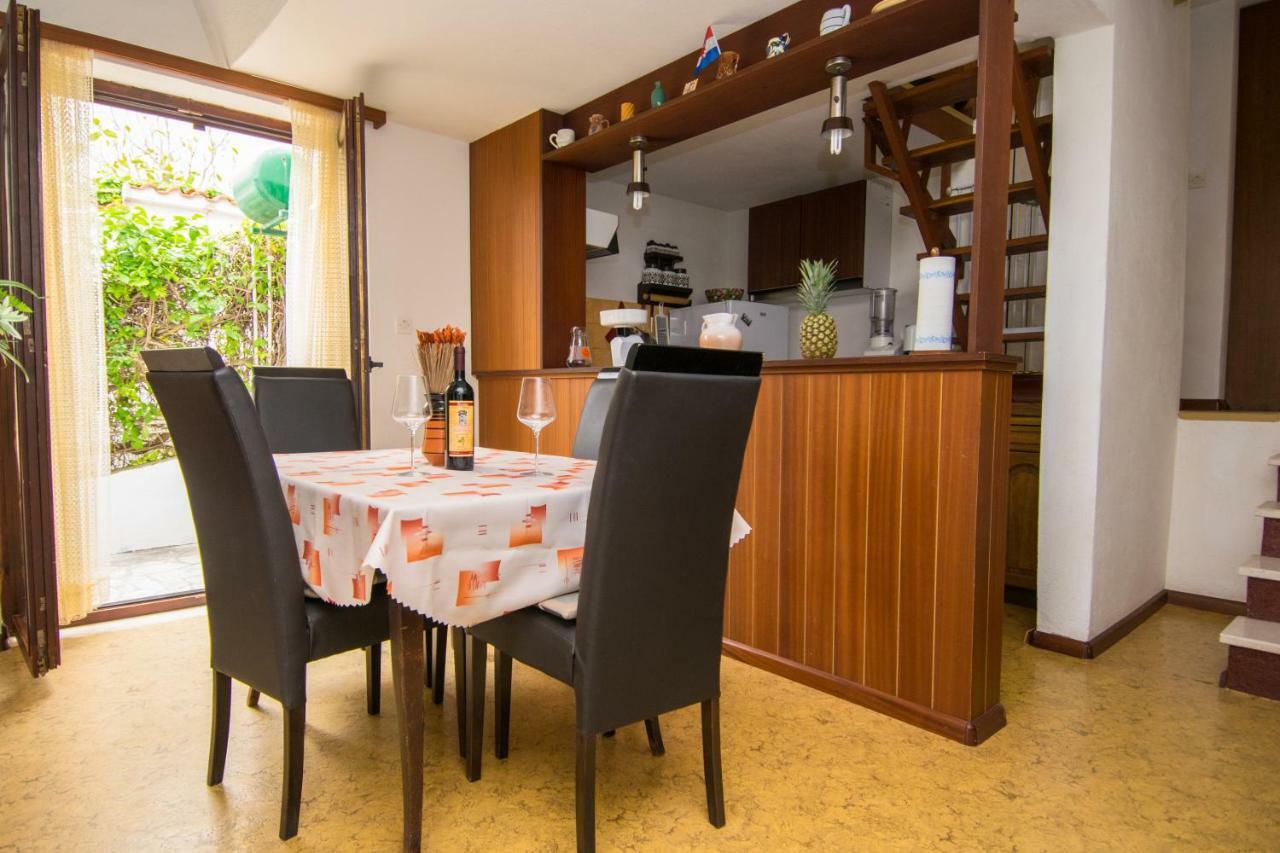 Vacation Home Mirjana Seget Vranjica Eksteriør bilde